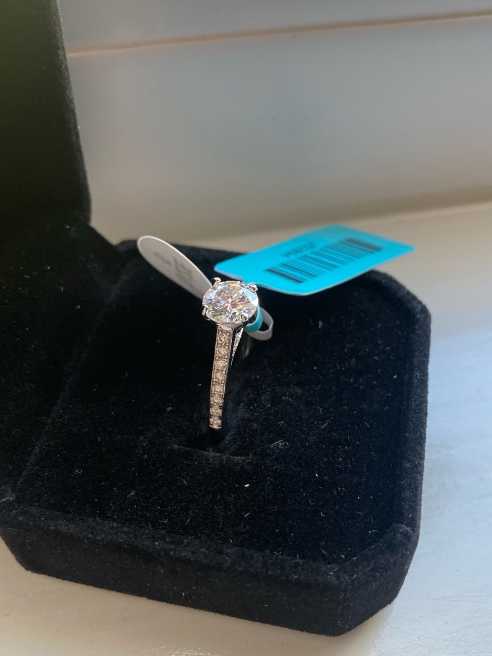 1 Carat Round Cut Moissanite Ring Size 5 - Picture 2 of 6